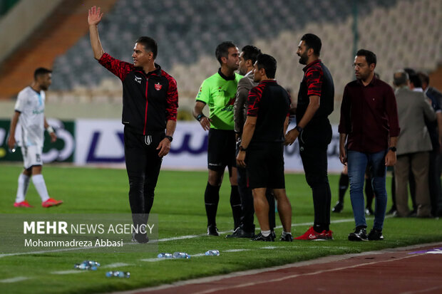 گل‌محمدی این بار تسلیم می‌شود؟/ مربی پرسپولیس پیشنهادی ندارد