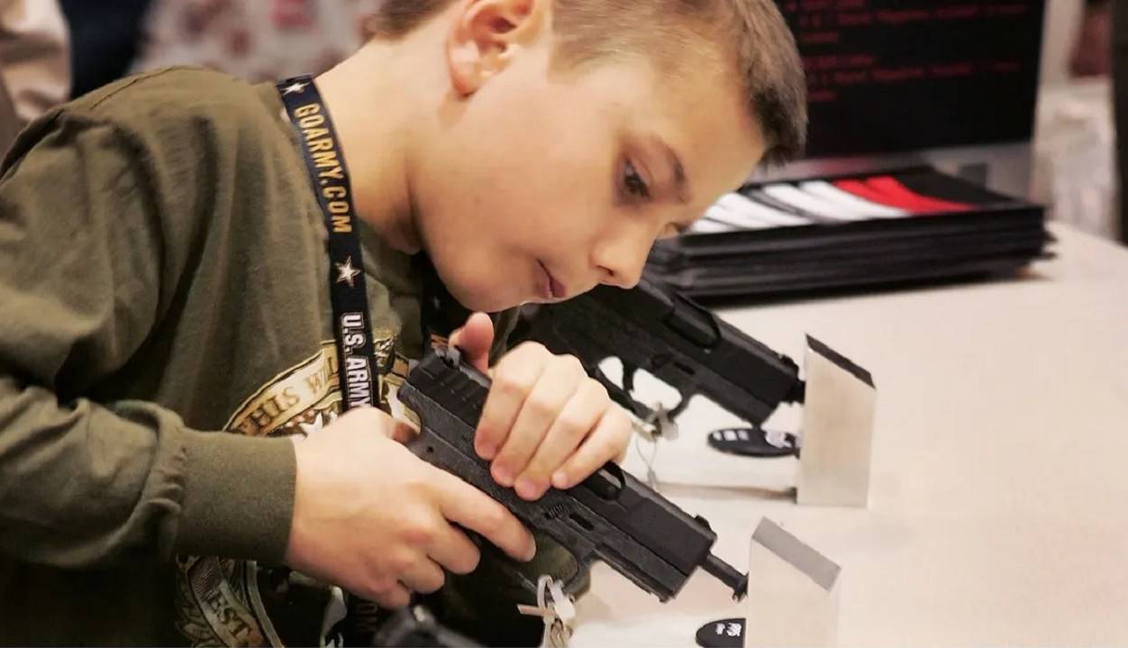 موافقت قاضی تگزاس با فروش سلاح به جوانان آمریکایی