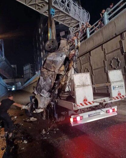 عکسی از سقوط هولناک یک خودرو از پل صدر تهران/ ۲ نفر جان باختند