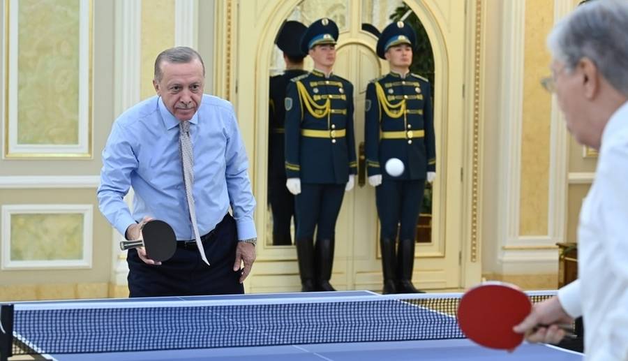 اردوغان با رئیس جمهور قزاقستان پینگ پنگ بازی کرد