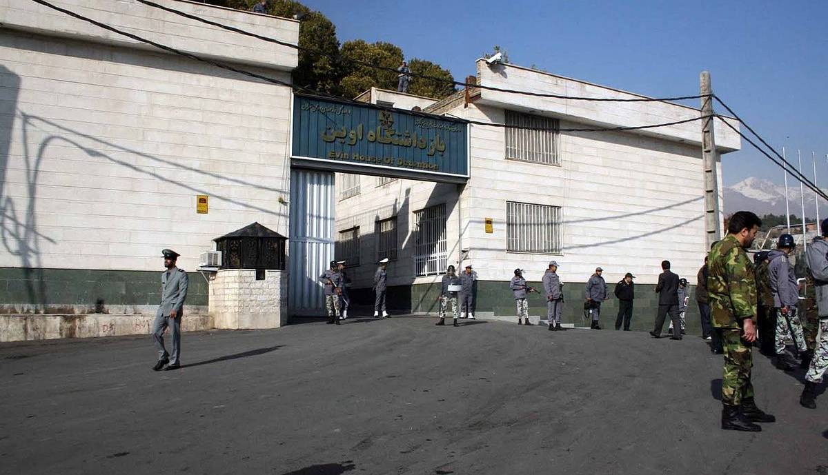 نازنین متین‌نیا: زندان‌ها را خالی کنید