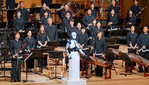 برای اولین بار؛ یک ربات ارکستر ملی کره جنوبی را رهبری کرد