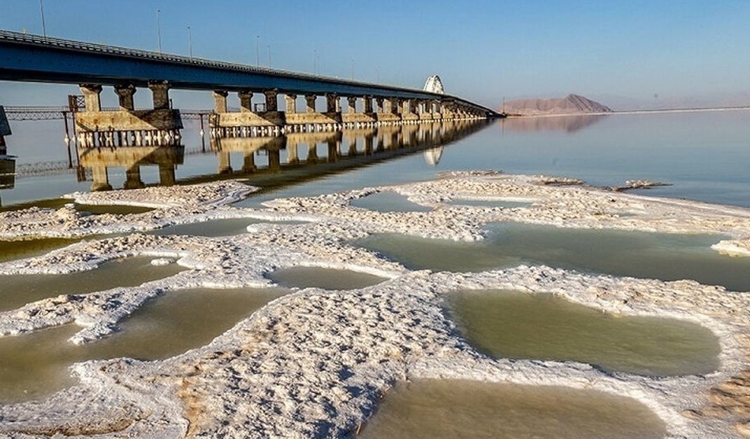 کارشناس محیط زیست: ما به دست خودمان این بلا را سر دریاچه ارومیه آوردیم
