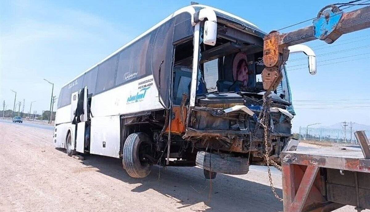 برخورد ۲ دستگاه اتوبوس زائران اربعین در شیراز؛ 10 نفر مصدوم شدند