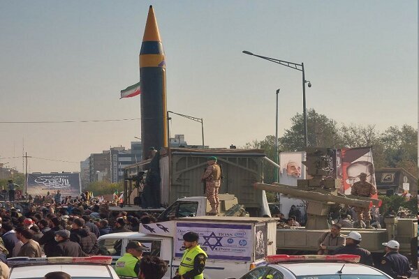 موشک بالستیکی که برای اولین بار در تهران به نمایش عمومی درآمد