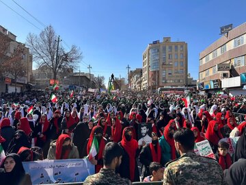خبرآنلاین گزارش می‌دهد؛
                حماسه حضور مردم کرمانشاه در راهپیمایی ٢٢ بهمن