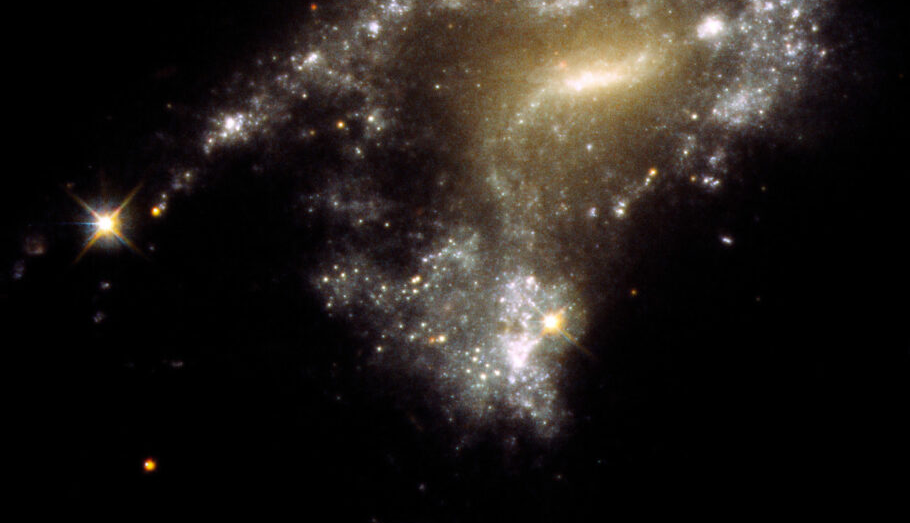 تصویر روز ناسا؛ ستارگان حاصل از ادغام کهکشان AM1054-325