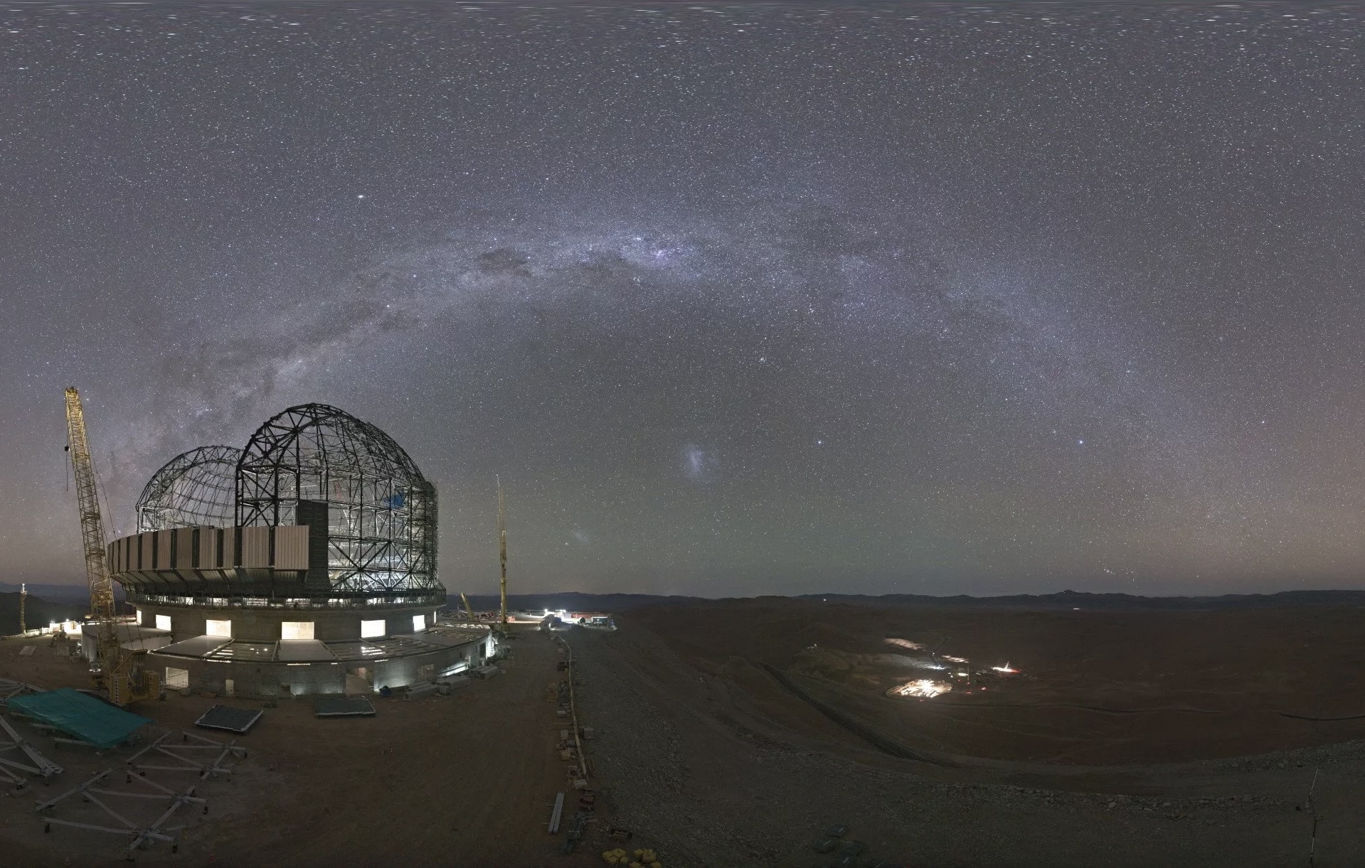 تصویر روز ناسا ؛ تلسکوپ بسیار بزرگ رصدخانه جنوبی اروپا و کهکشان راه شیری