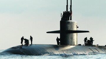 ابتکار جدید نیروی دریایی آمریکا از ژاپنی‌ها الهام گرفته است
                تازه‌ترین زیردریایی آمریکا، ناو هواپیمابر هم است