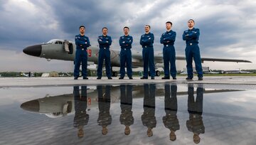 چین، خلبانان آمریکایی را برای آموزش دادن نظامیانش می‌دزدد!